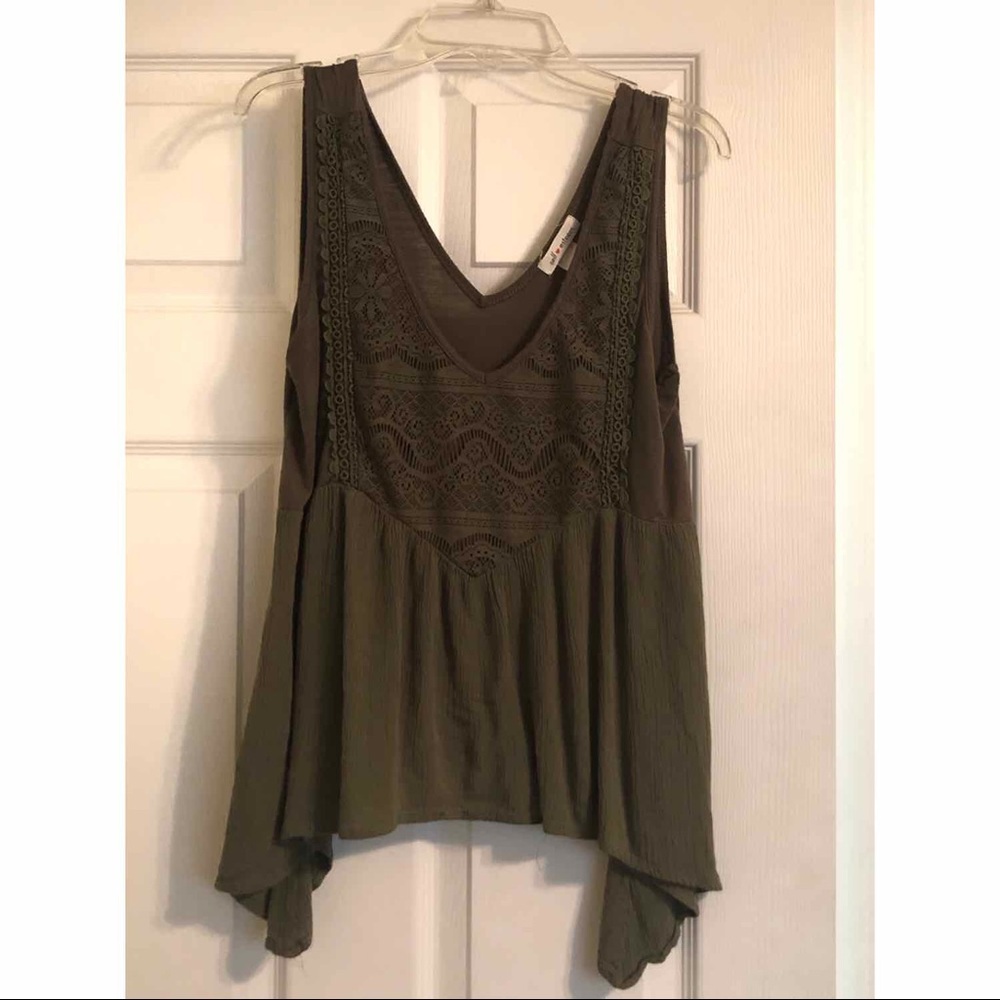 ✨ Olive green top